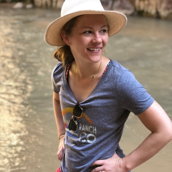 Meet your Posher, Christy - Picture 4 of 8